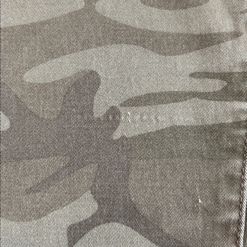 Levi's Women's 18W Green Camouflage Skinny Jeans - Picture 7 of 16